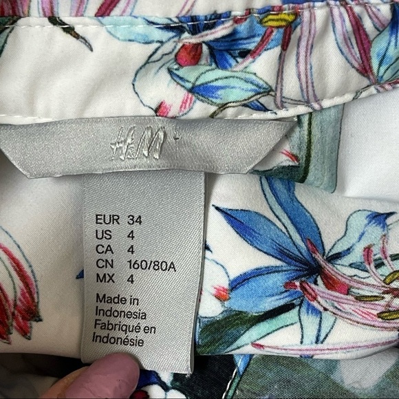H&m Floral Button Up Blouse 4‎ - Picture 2 of 5
